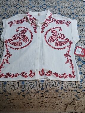🐞Reba Embroidered Top